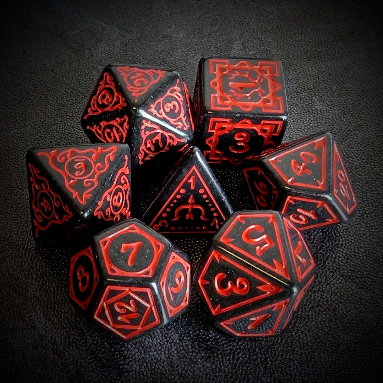 Red Vines on Black Acrylic - 7pcs RPG Full Dice Set Top