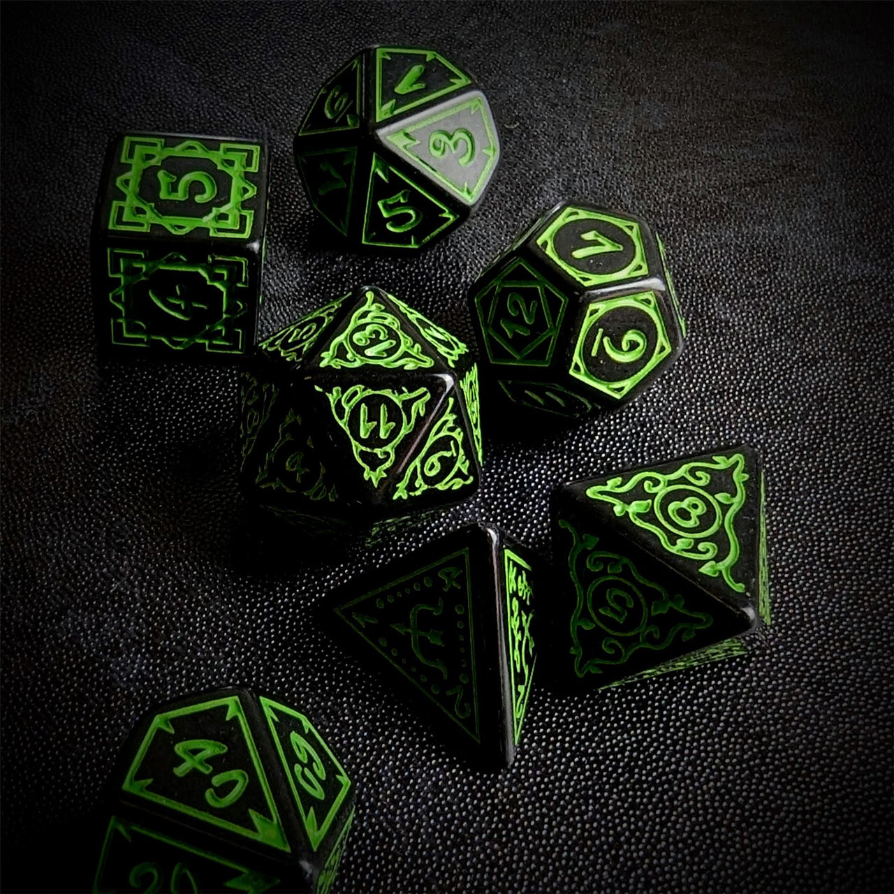 Green Vines on Black Acrylic - 7pcs RPG Full Dice Set Scatter