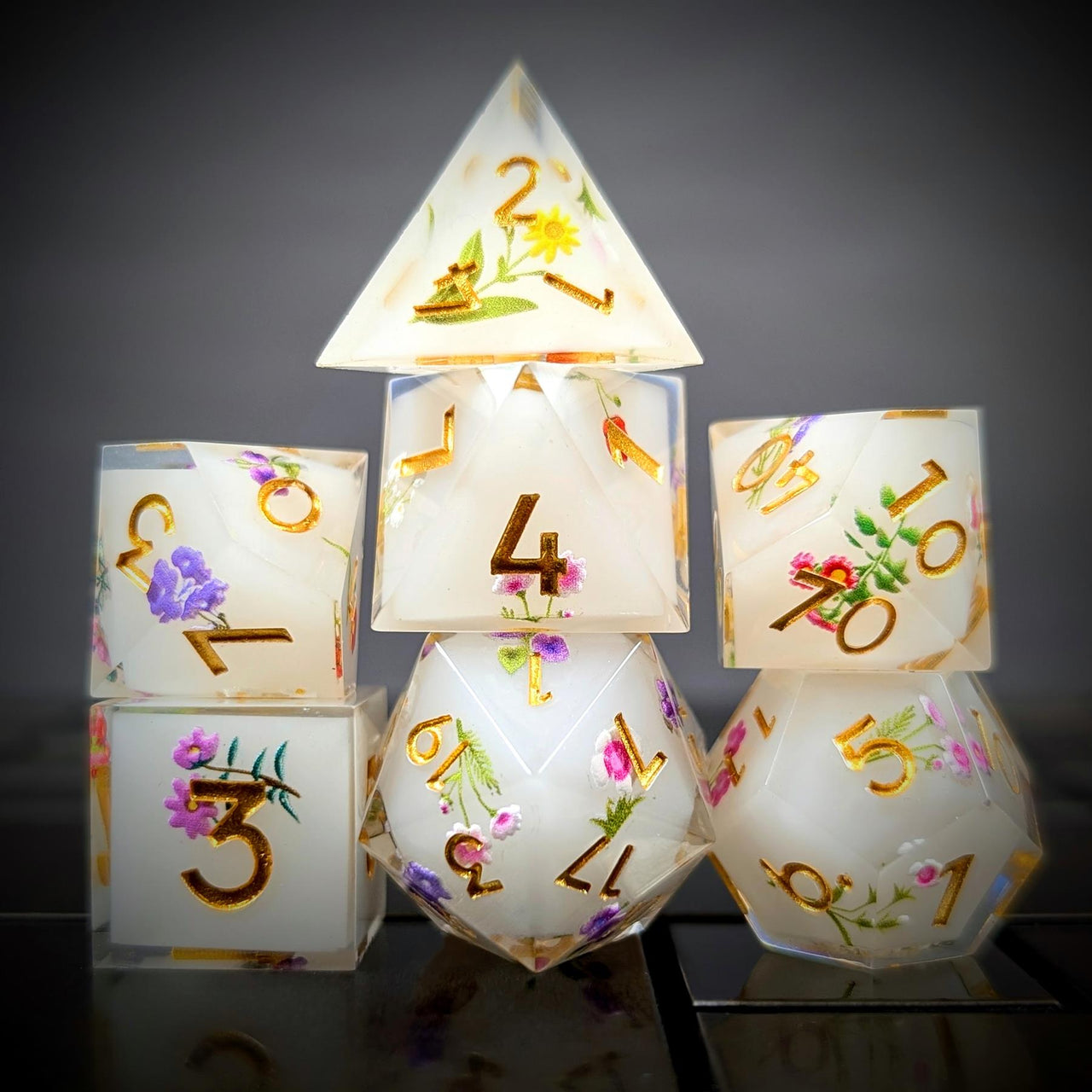 7pcs Dice Sharp Filled Grannys Flowers Gold Font White