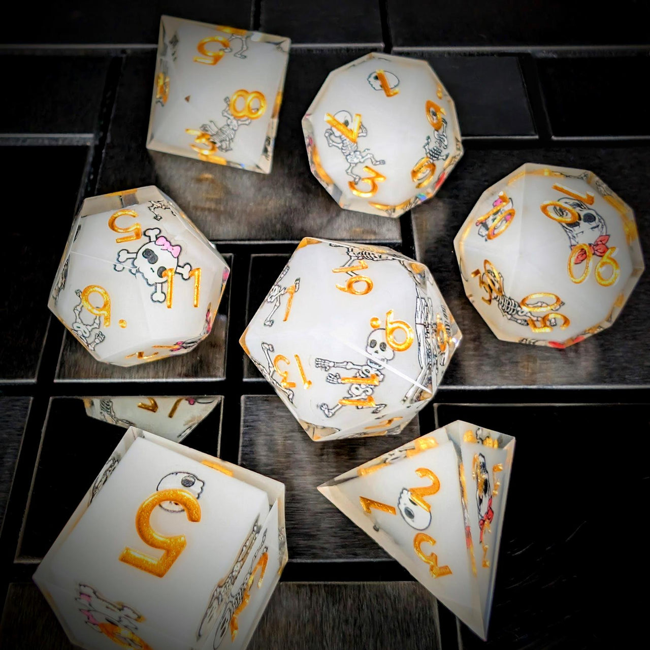 7pcs Dice Sharp Filled Skeleton Gold Font White