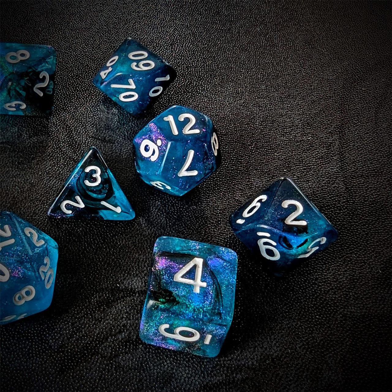 Glitter in Blue & Black Acrylic - 7pcs RPG Full Dice Set Scatter