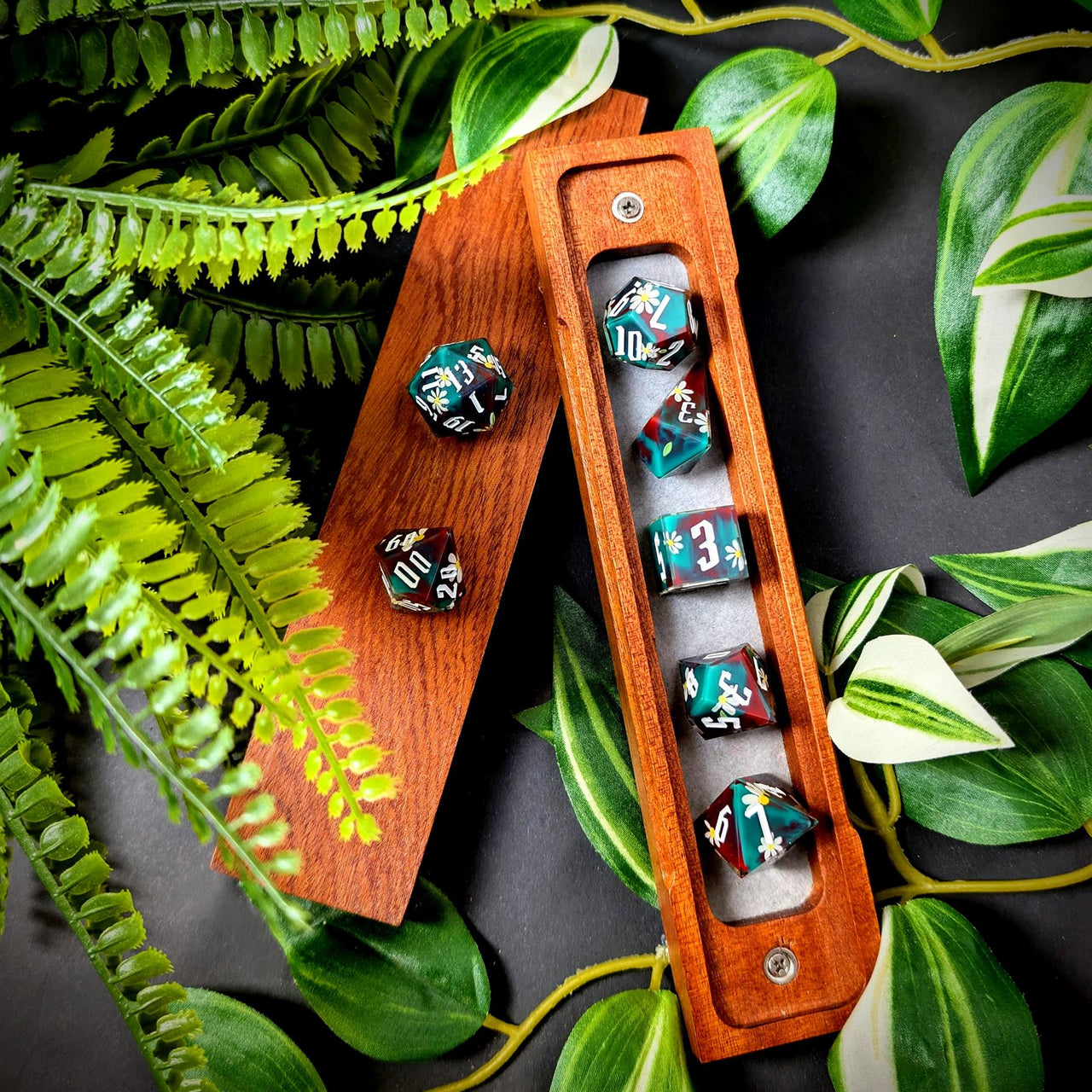 White Flower in Red & Green Filled Sharp Resin - 7pcs RPG Dice Set