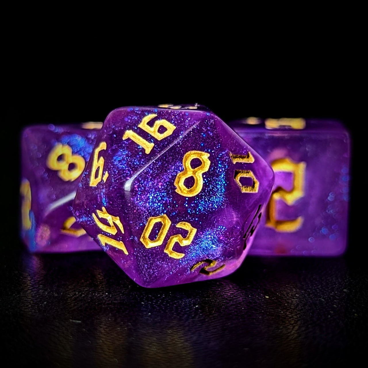 Glitter in Purple Acrylic - 7pcs RPG Full Dice Set Close