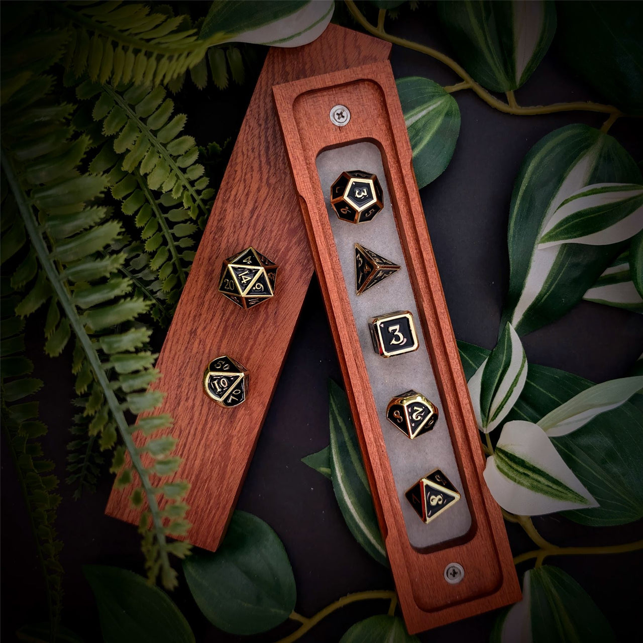 Black in Gold Metal - 7pcs RPG Dice Set