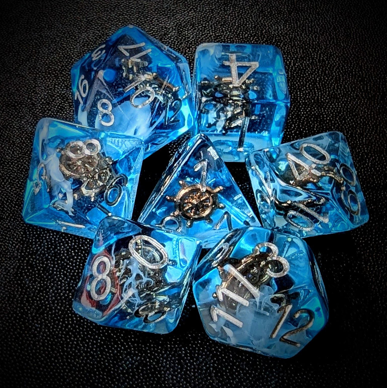 Helm in Clear & Blue Resin - 7pcs RPG Full Dice Set