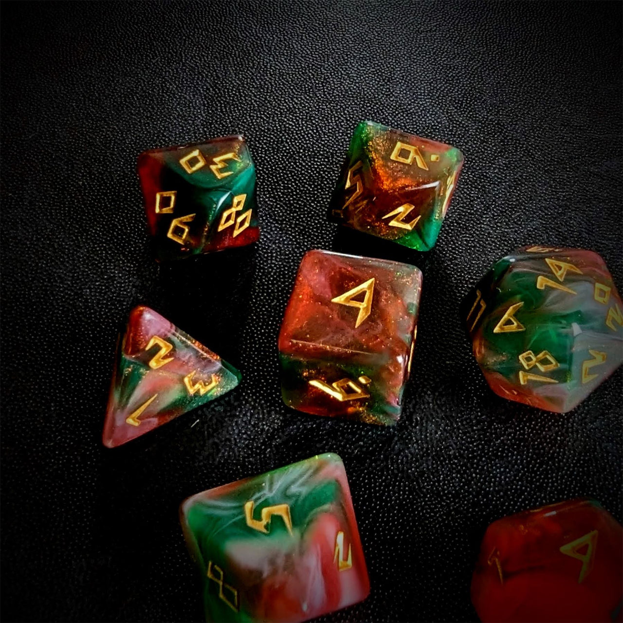 Glitter in Green & Red Acrylic - 7pcs RPG Full Dice Set Scatter