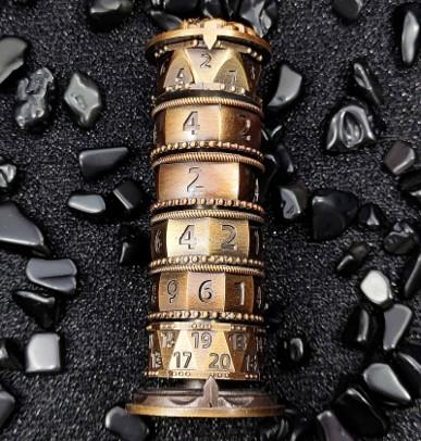 Dice Metal Spinner Column Gold