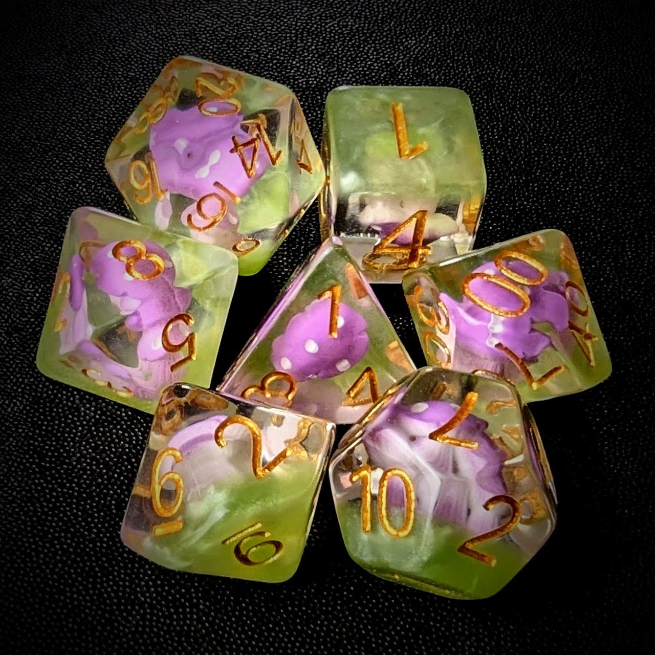 Purple Mashroom in Clear & Green Resin - 7pcs RPG Full Dice Set