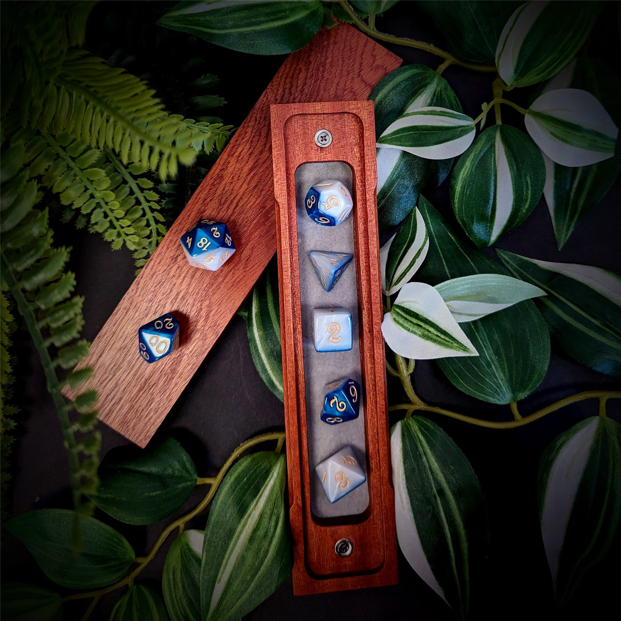 Blend of Blue & White Acrylic - 7pcs RPG Full Dice Set