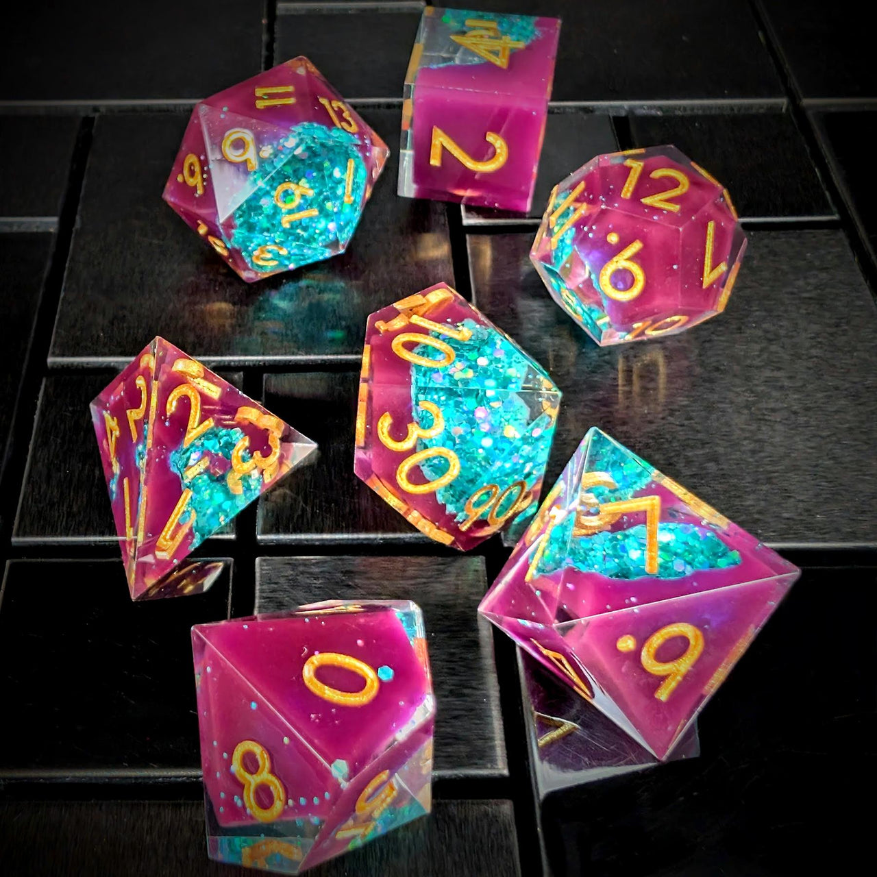 7pcs Dice Sharp Filled Gold Font Glitter Pool Purple