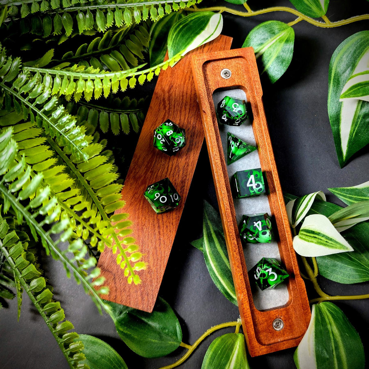 Skull in Green Filled Sharp Resin - 7pcs RPG Dice Set