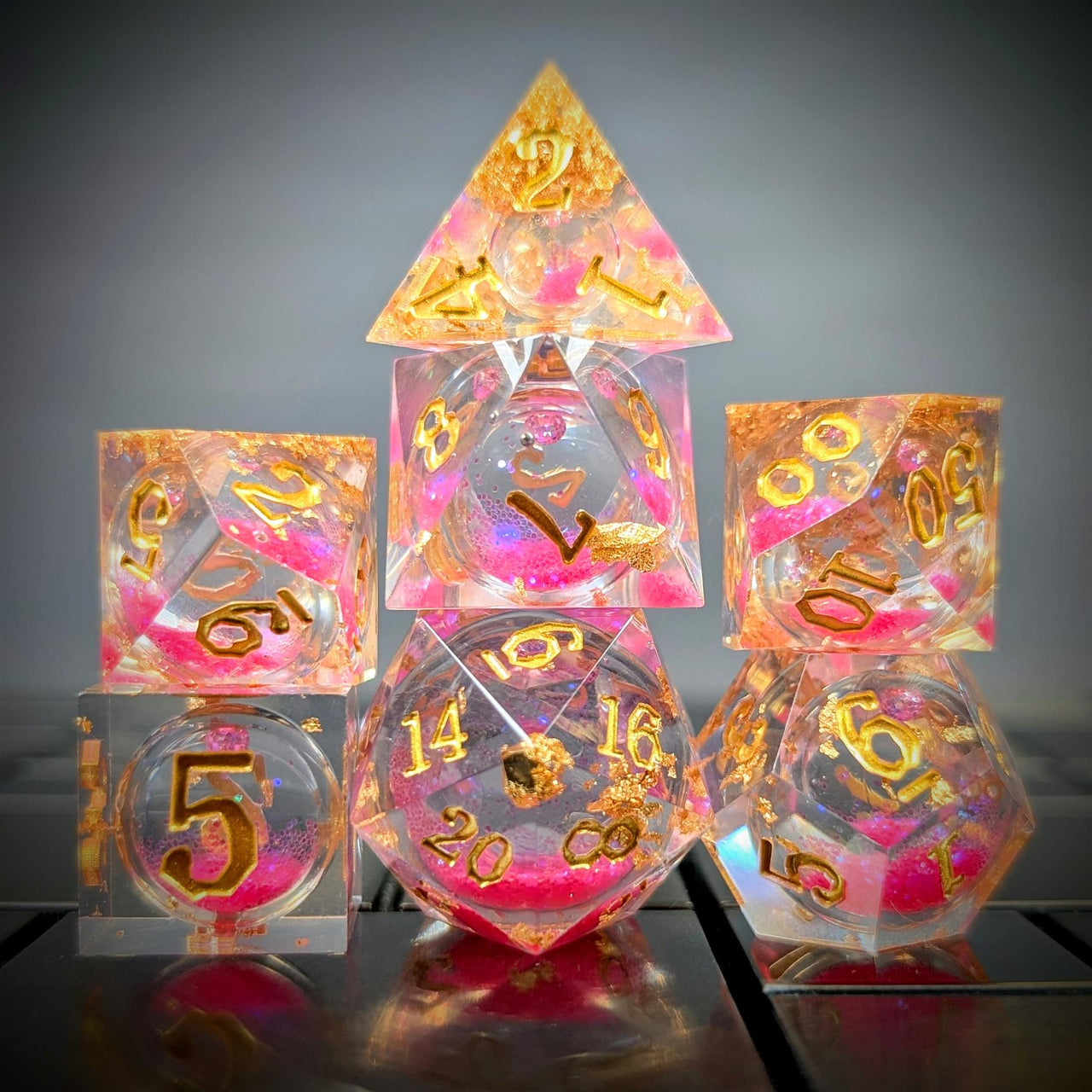 7pcs Dice Sharp Filled Liquid Gold Font Pink Clear