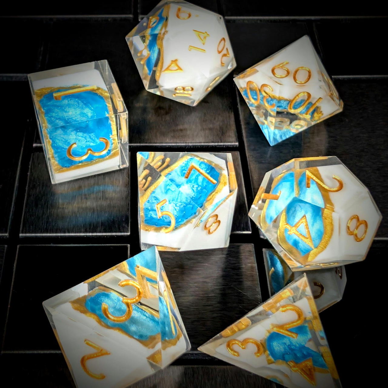 7pcs Dice Sharp Filled Gold Font Blue Pool Gold Seam Clear