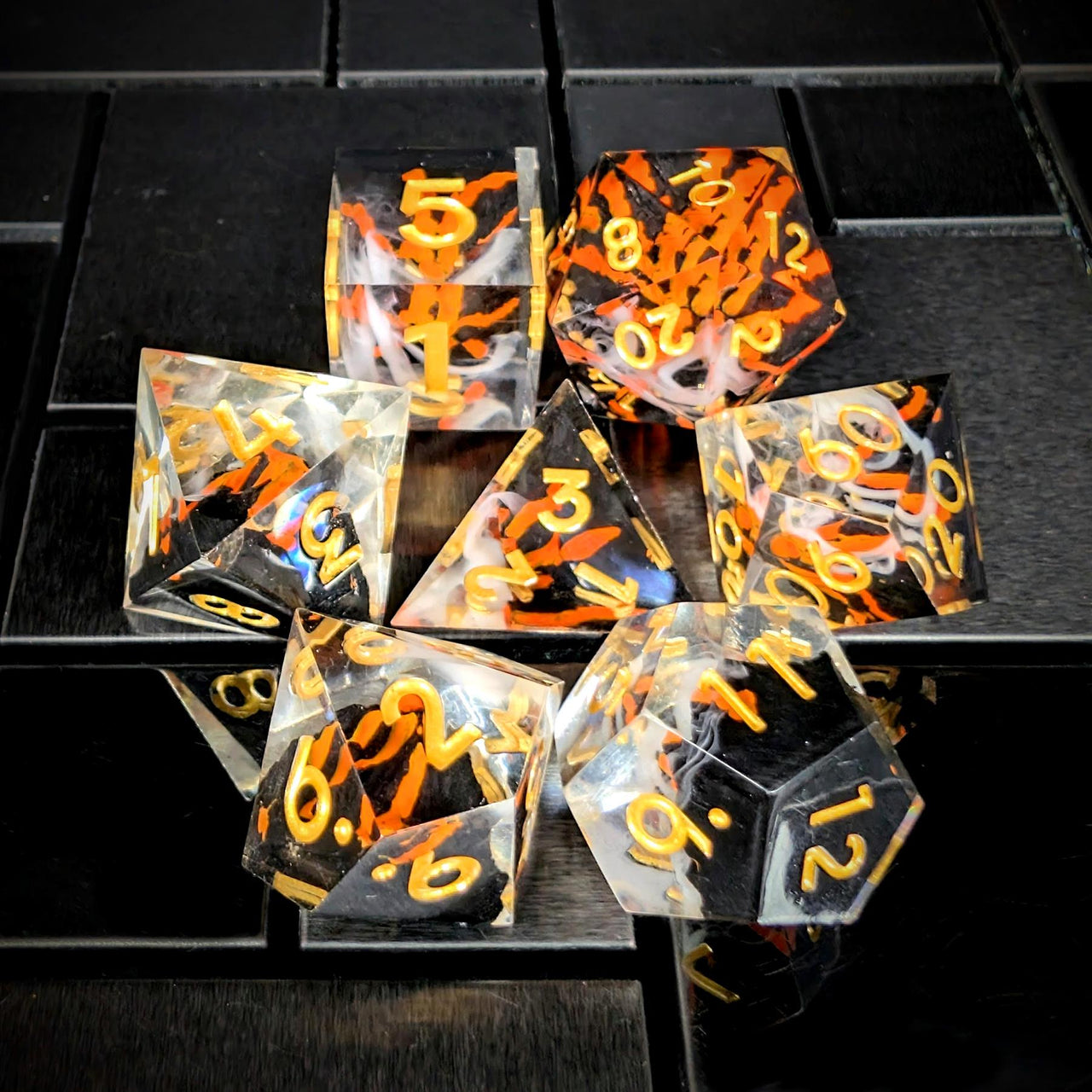 7pcs Dice Sharp Filled Volcano Gold Font Black Clear