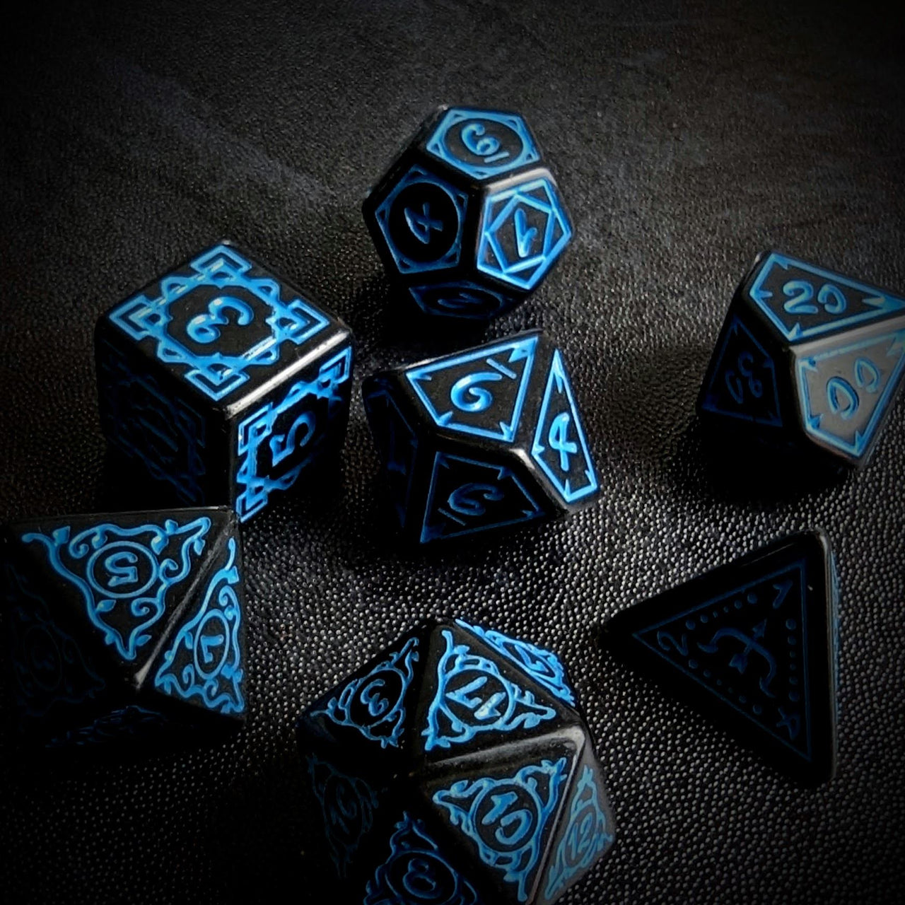 Blue Vines on Black Acrylic - 7pcs RPG Full Dice Set Scatter