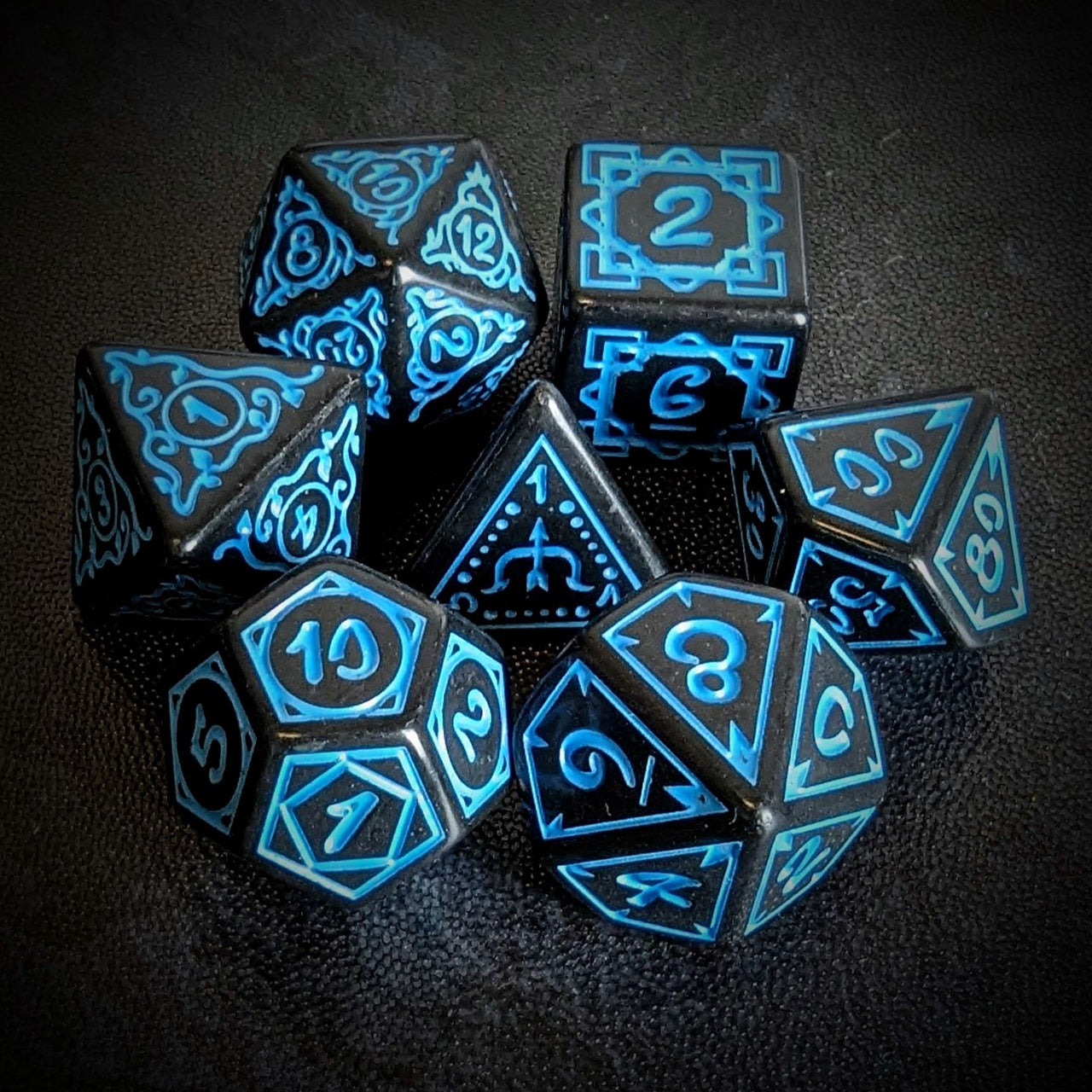 Blue Vines on Black Acrylic - 7pcs RPG Full Dice Set Top