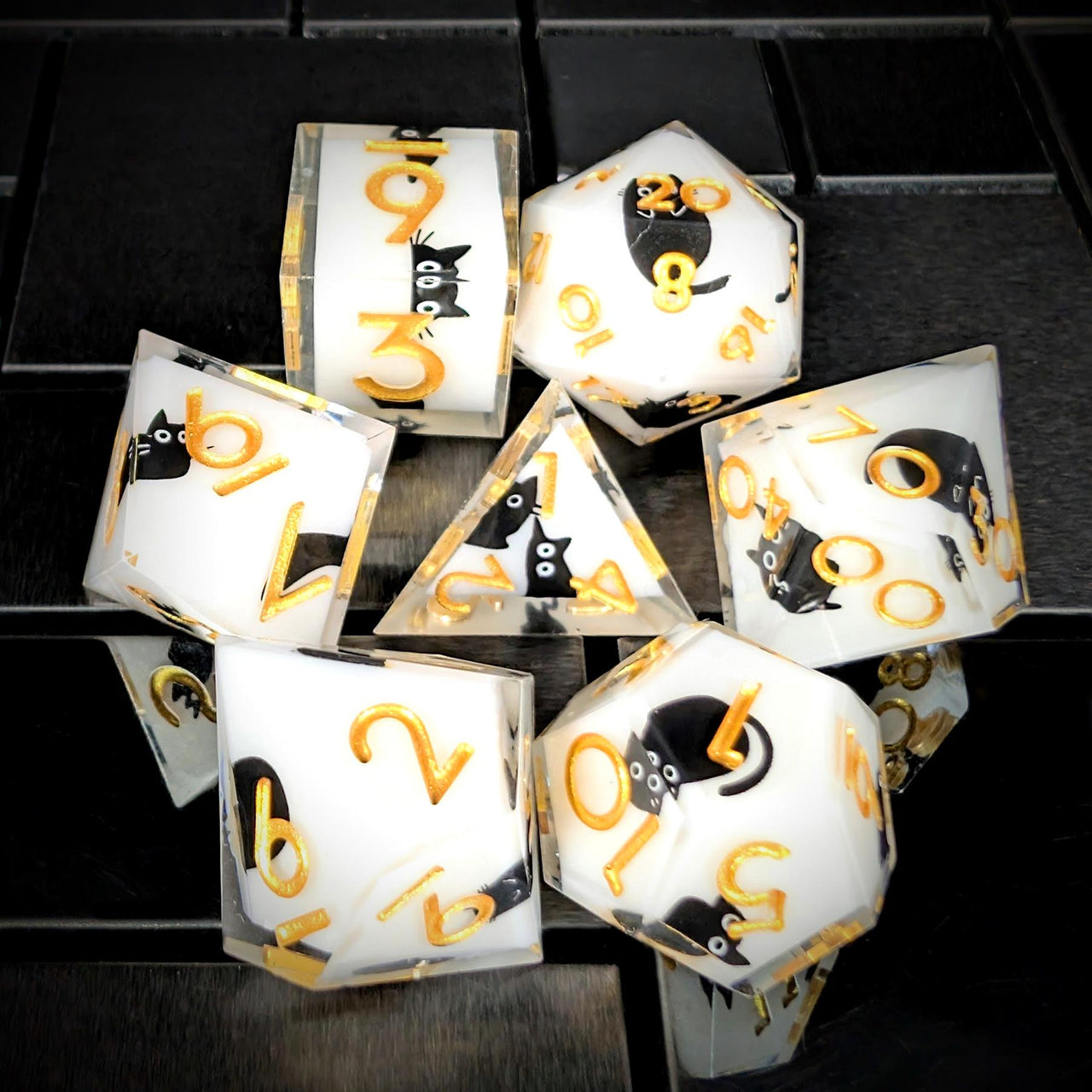 7pcs Dice Sharp Filled Cat Gold Font White