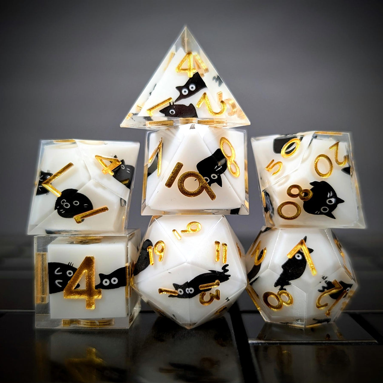 7pcs Dice Sharp Filled Cat Gold Font White