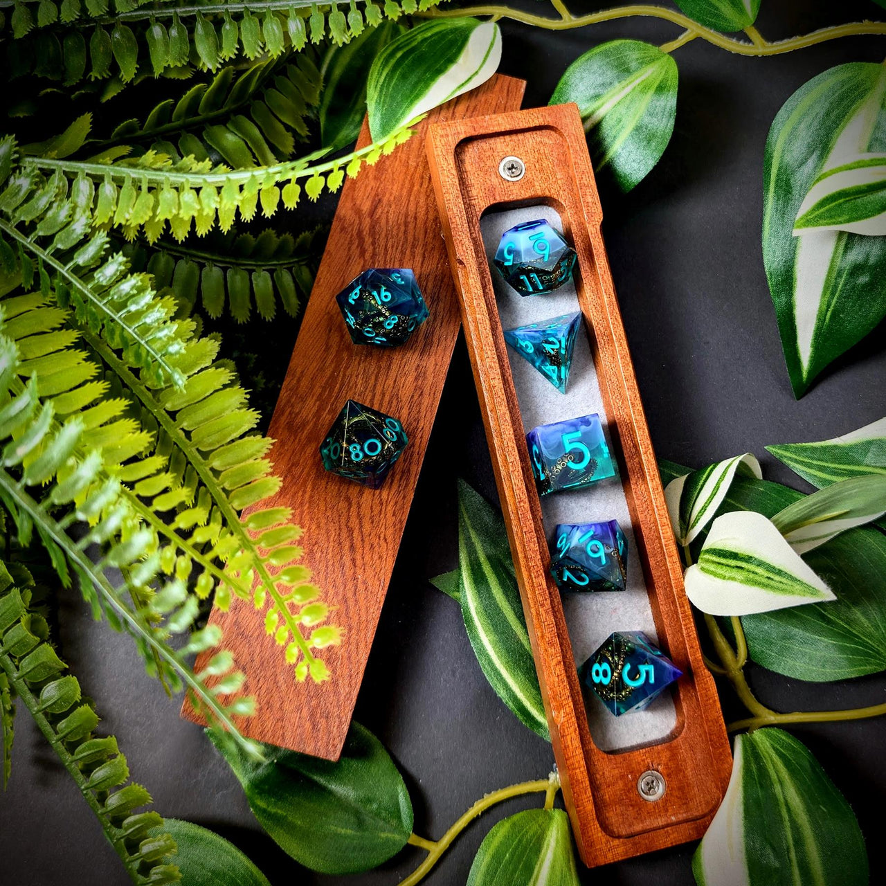7pcs Dice Sharp Filled Tentacle Blue Font Blue