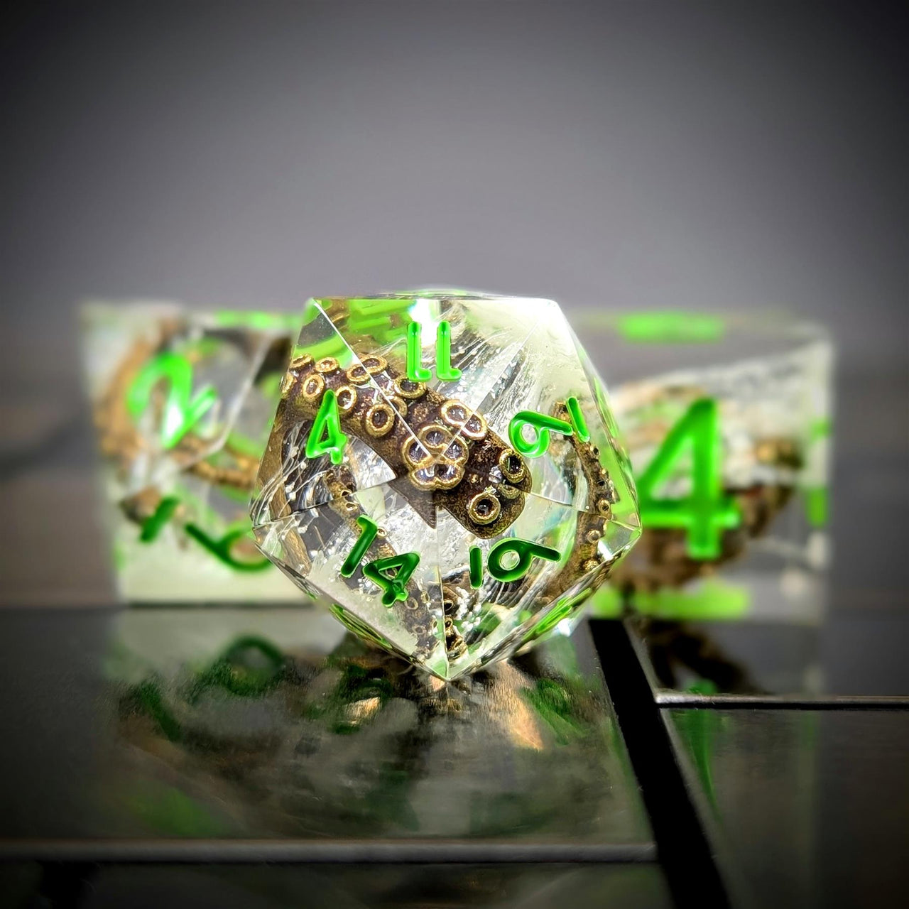 7pcs Dice Sharp Filled Tentacle Green Font Clear