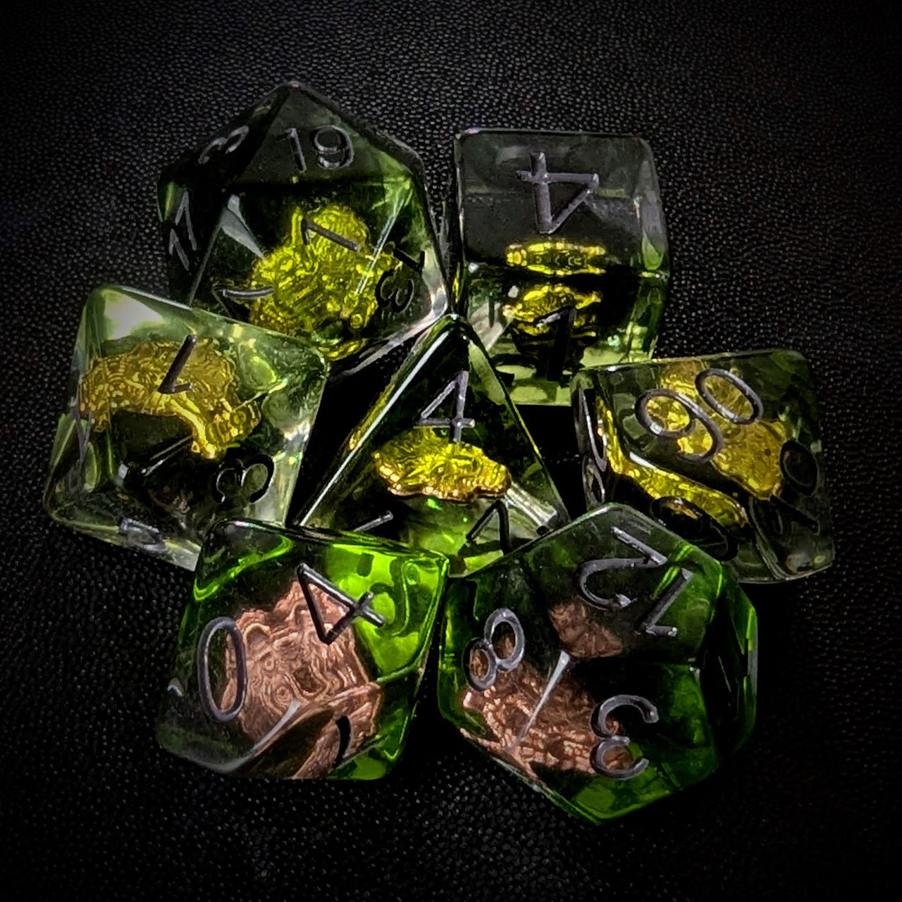 Wolf in Clear & Green Resin - 7pcs RPG Full Dice Set