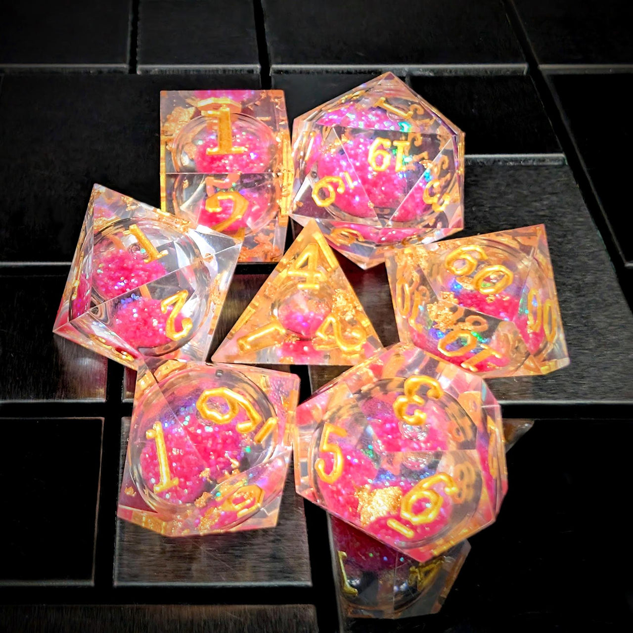 7pcs Dice Sharp Filled Liquid Gold Font Pink Clear