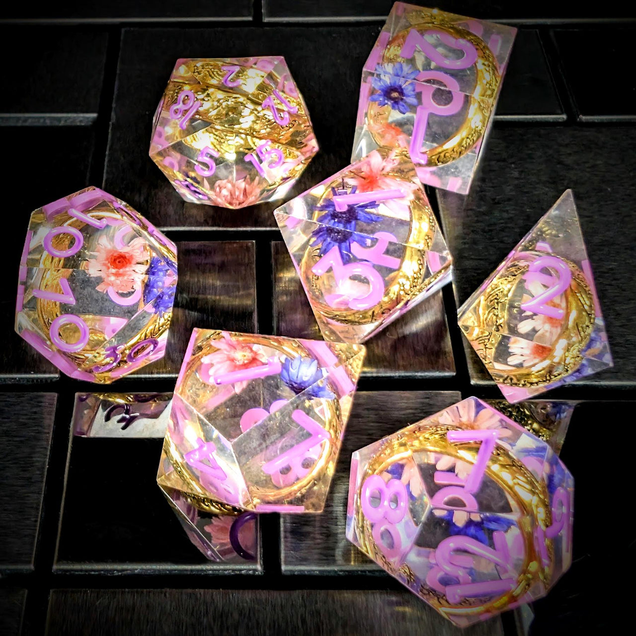 7pcs Dice Sharp Filled Gold Ring Flowers Pink Font Pink Clear