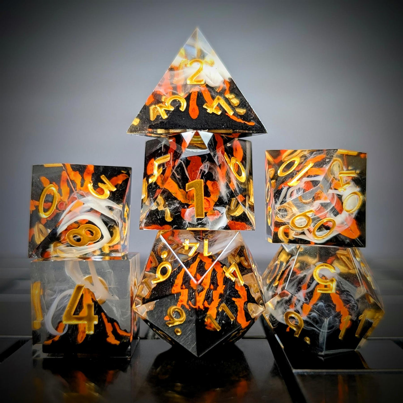 7pcs Dice Sharp Filled Volcano Gold Font Black Clear