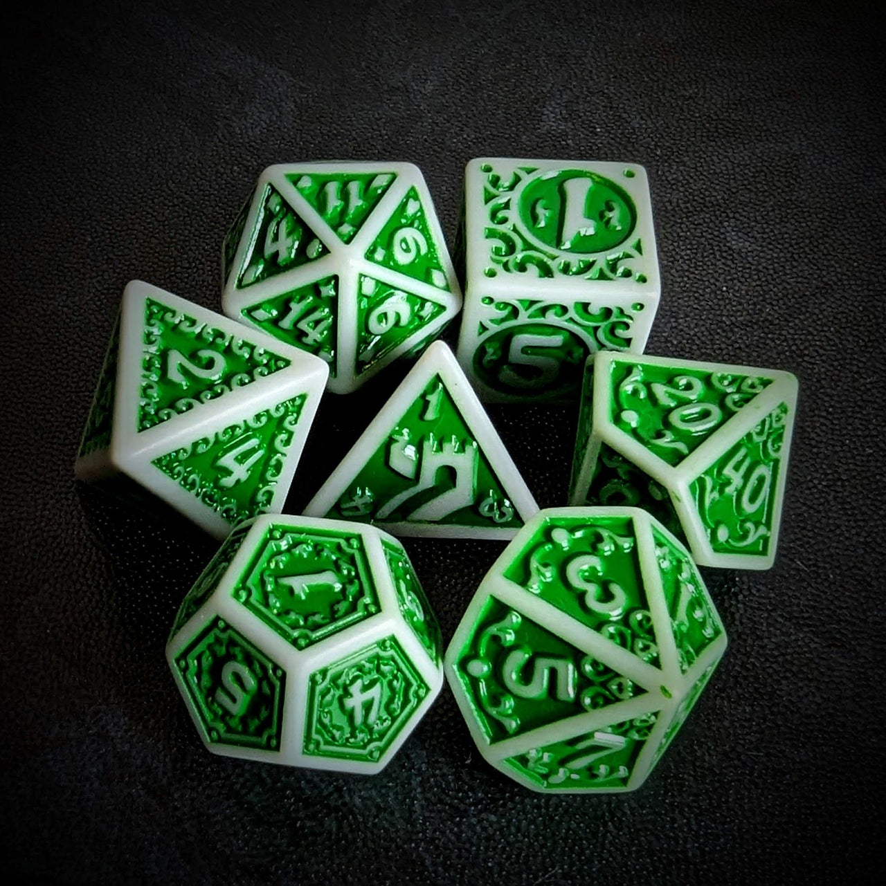 Green Vines on White Acrylic - 7pcs RPG Full Dice Set Top