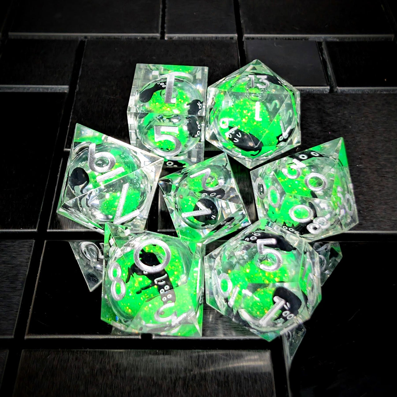 7pcs Dice Sharp Filled Liquid Cat Silver Font Clear Green