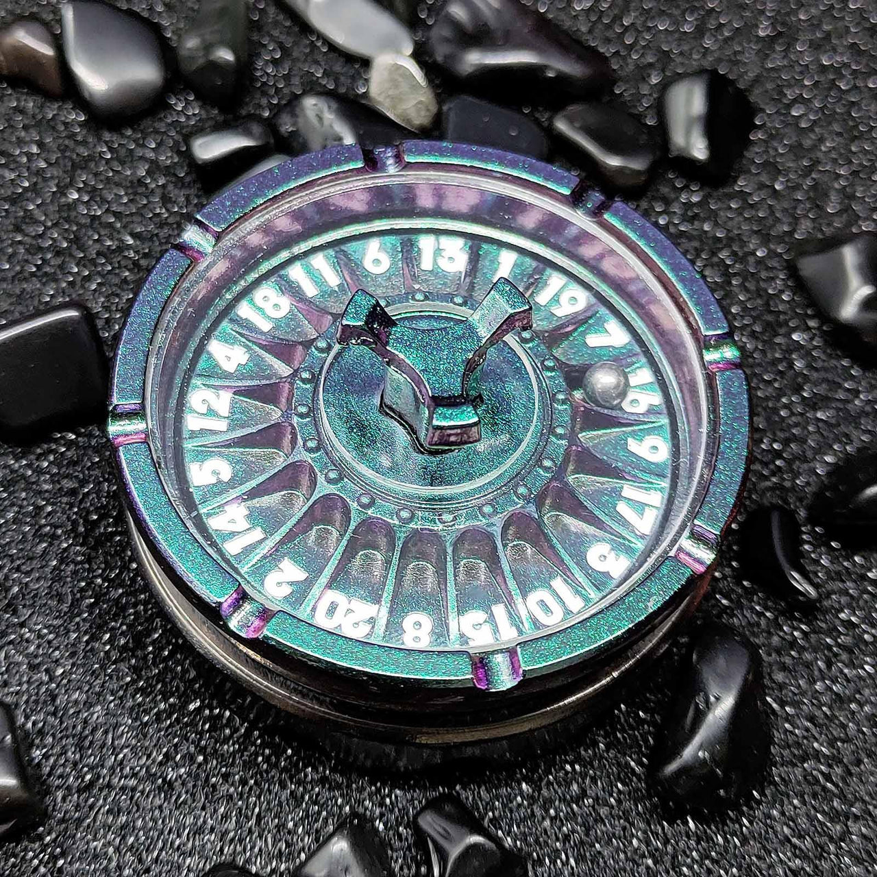 Dice Metal Spinner Roulette White Font Teal