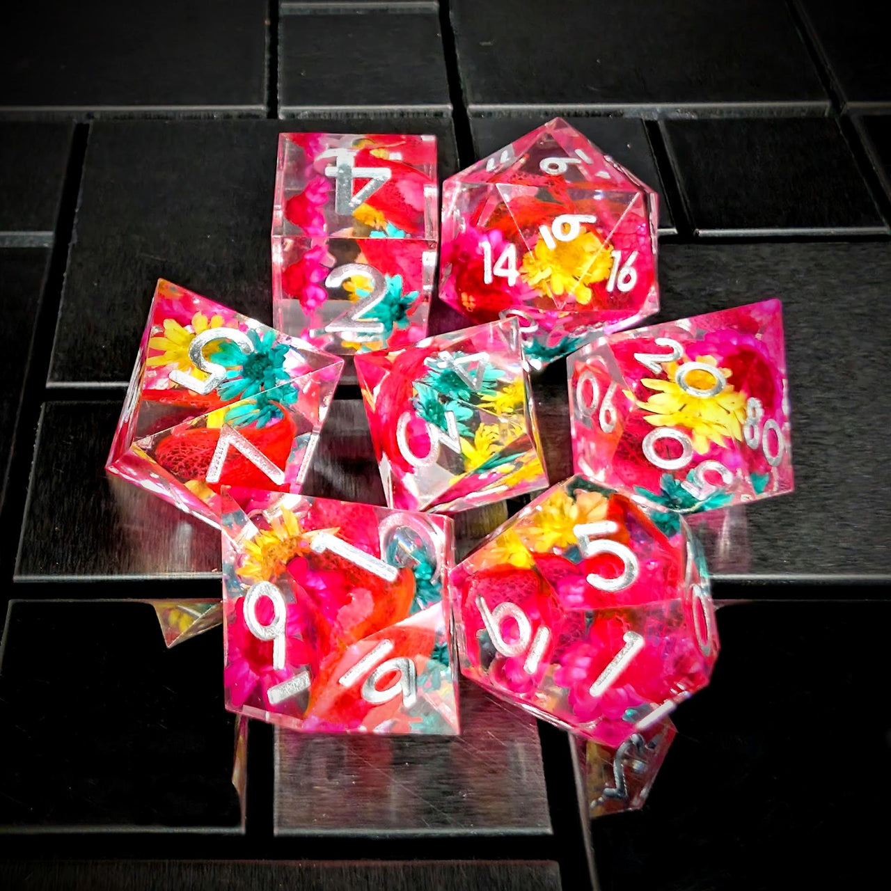 7pcs Dice Sharp Filled Flower Silver Font Clear Pink