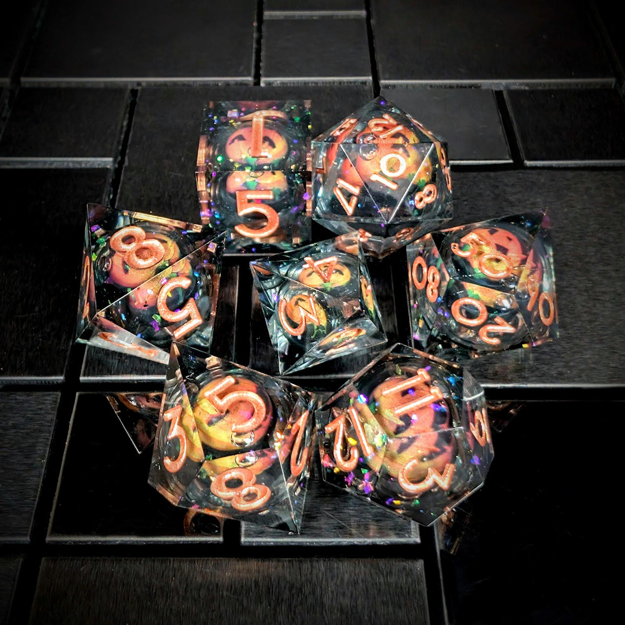7pcs Dice Sharp Filled Liquid Copper Font Pumpkin Black Clear