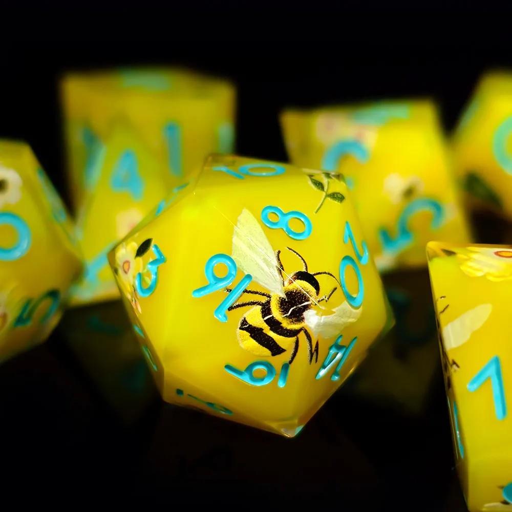 7pcs Dice Sharp Filled Bee Flower Blue Font Yellow