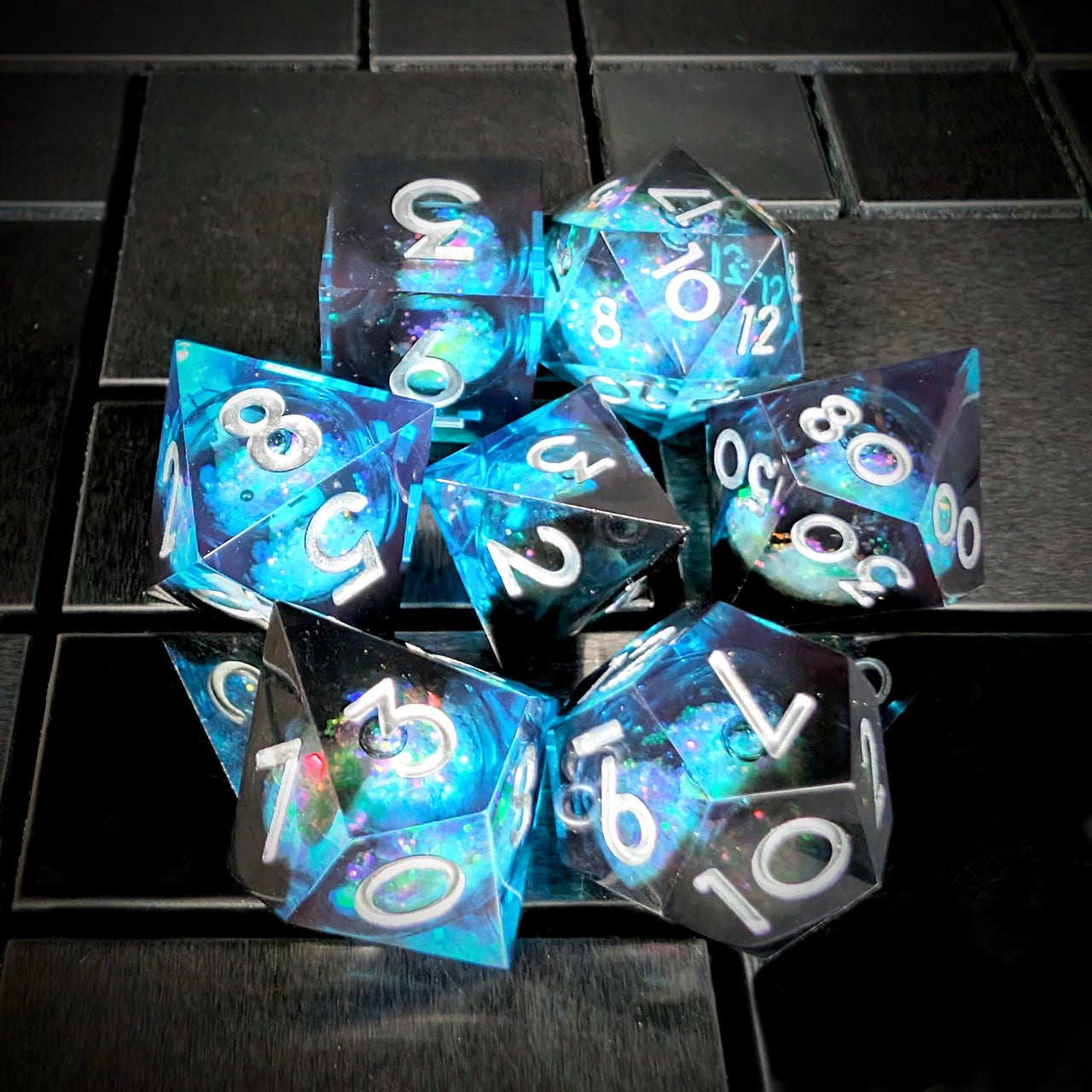 7pcs Dice Sharp Filled Liquid White Font Black Blue
