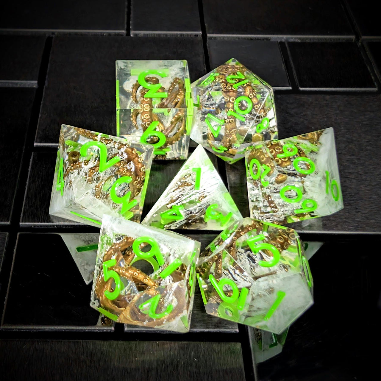 7pcs Dice Sharp Filled Tentacle Green Font Clear