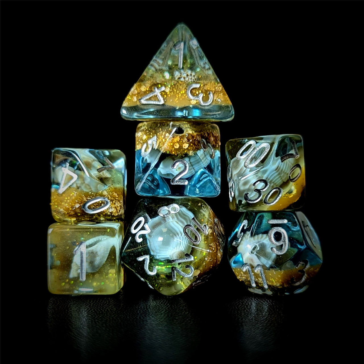 Shell in Clear & Gold Resin - 7pcs RPG Full Dice Set