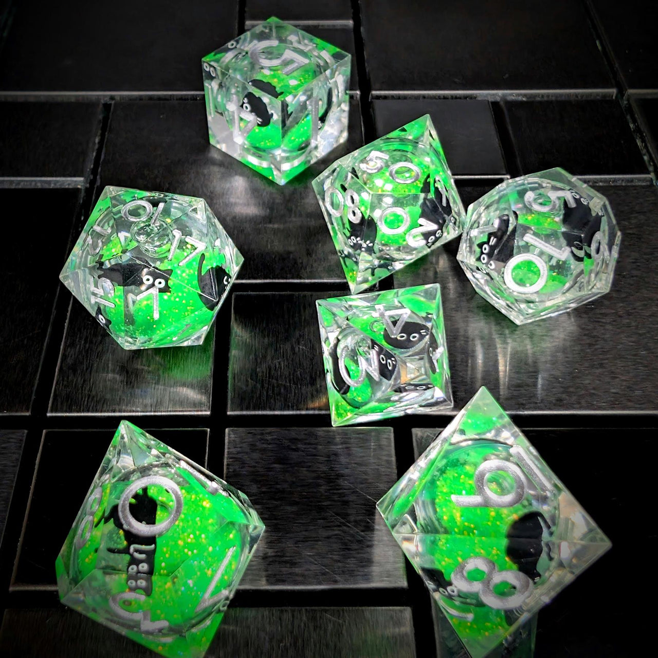 7pcs Dice Sharp Filled Liquid Cat Silver Font Clear Green