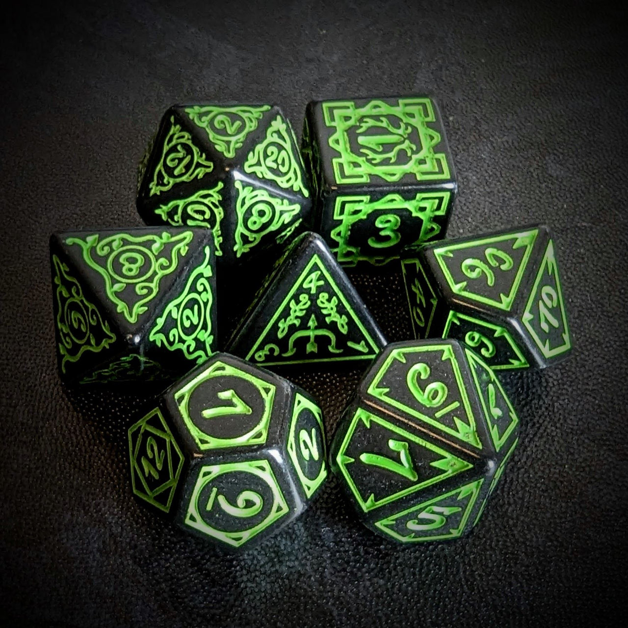 Green Vines on Black Acrylic - 7pcs RPG Full Dice Set Top