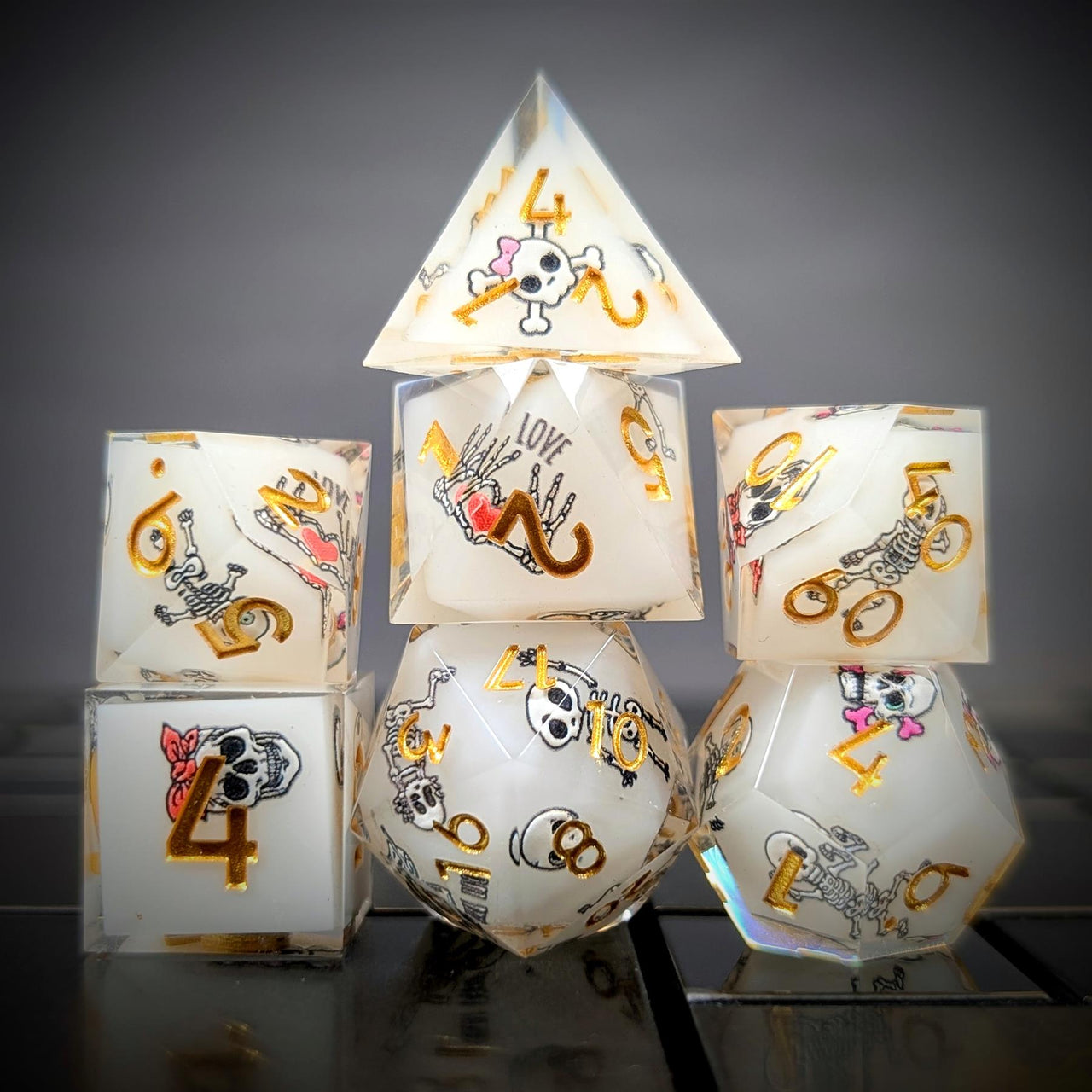 7pcs Dice Sharp Filled Skeleton Gold Font White
