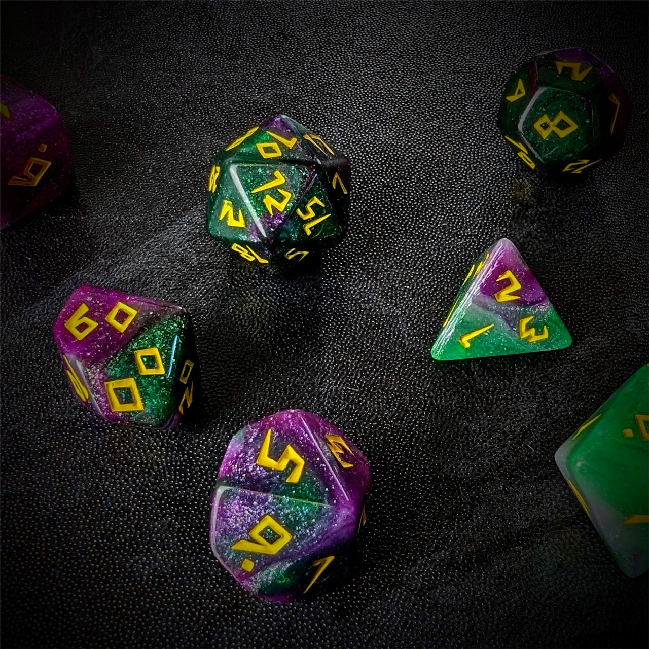 Glitter in Purple & Green Acrylic - 7pcs RPG Full Dice Set Scatter