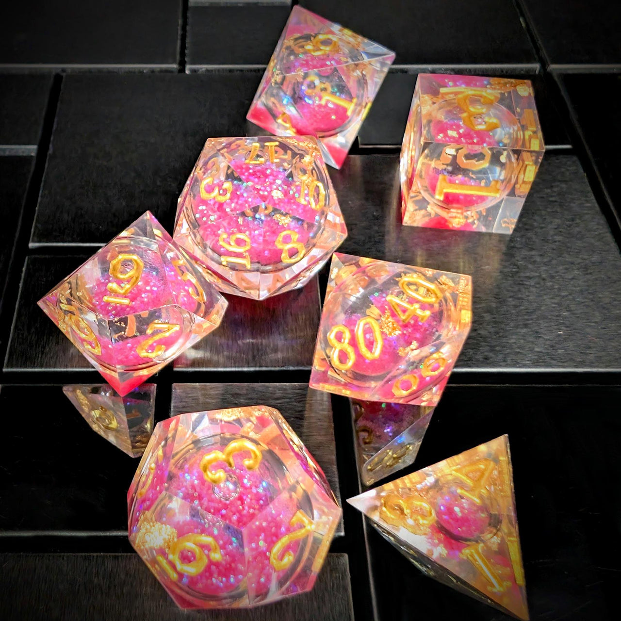 7pcs Dice Sharp Filled Liquid Gold Font Pink Clear