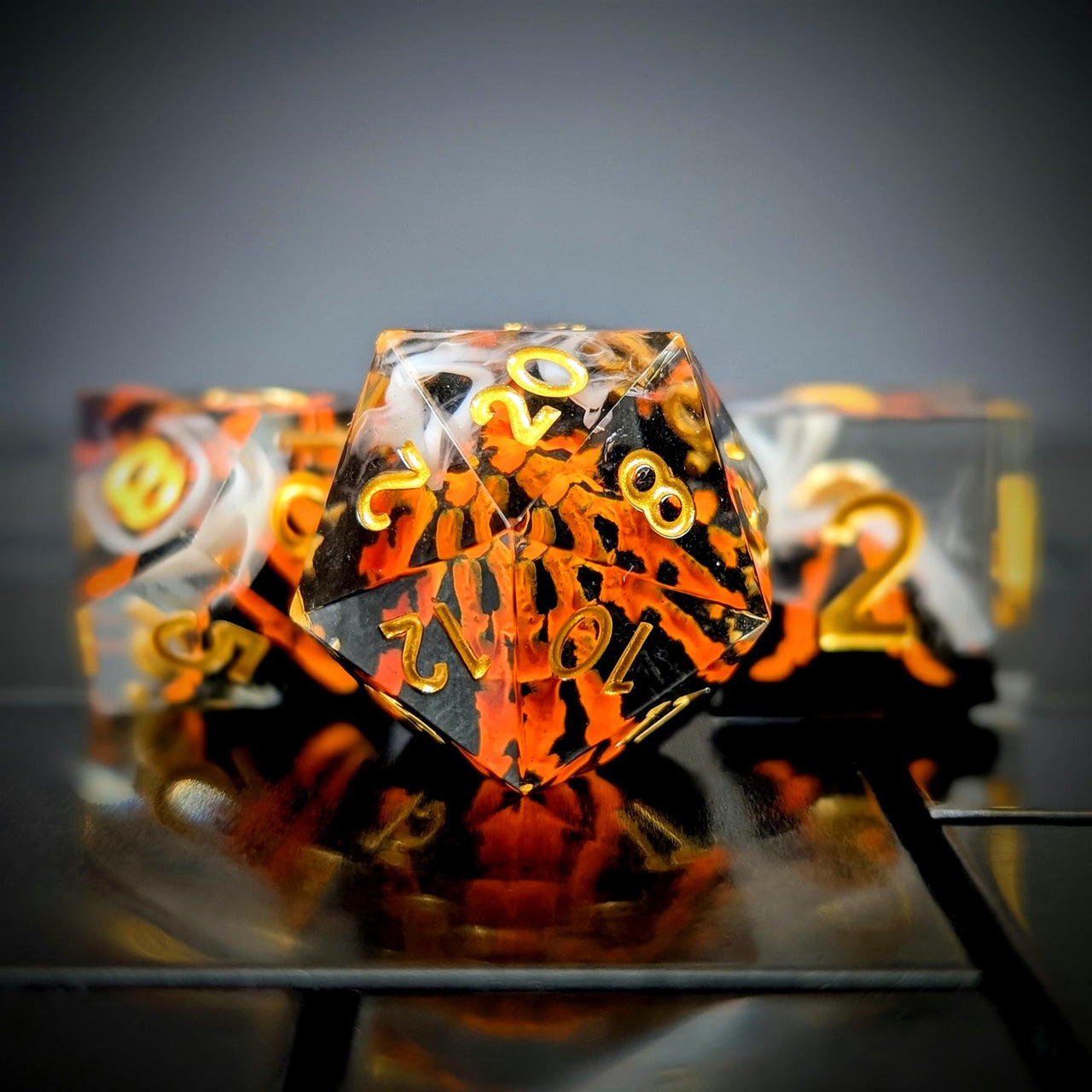7pcs Dice Sharp Filled Volcano Gold Font Black Clear