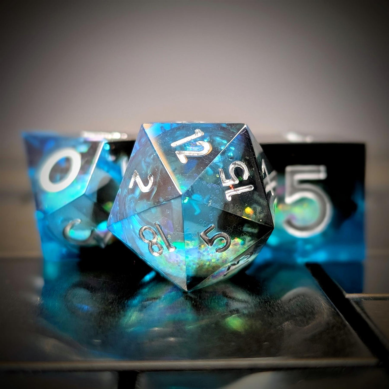 7pcs Dice Sharp Filled Liquid White Font Black Blue