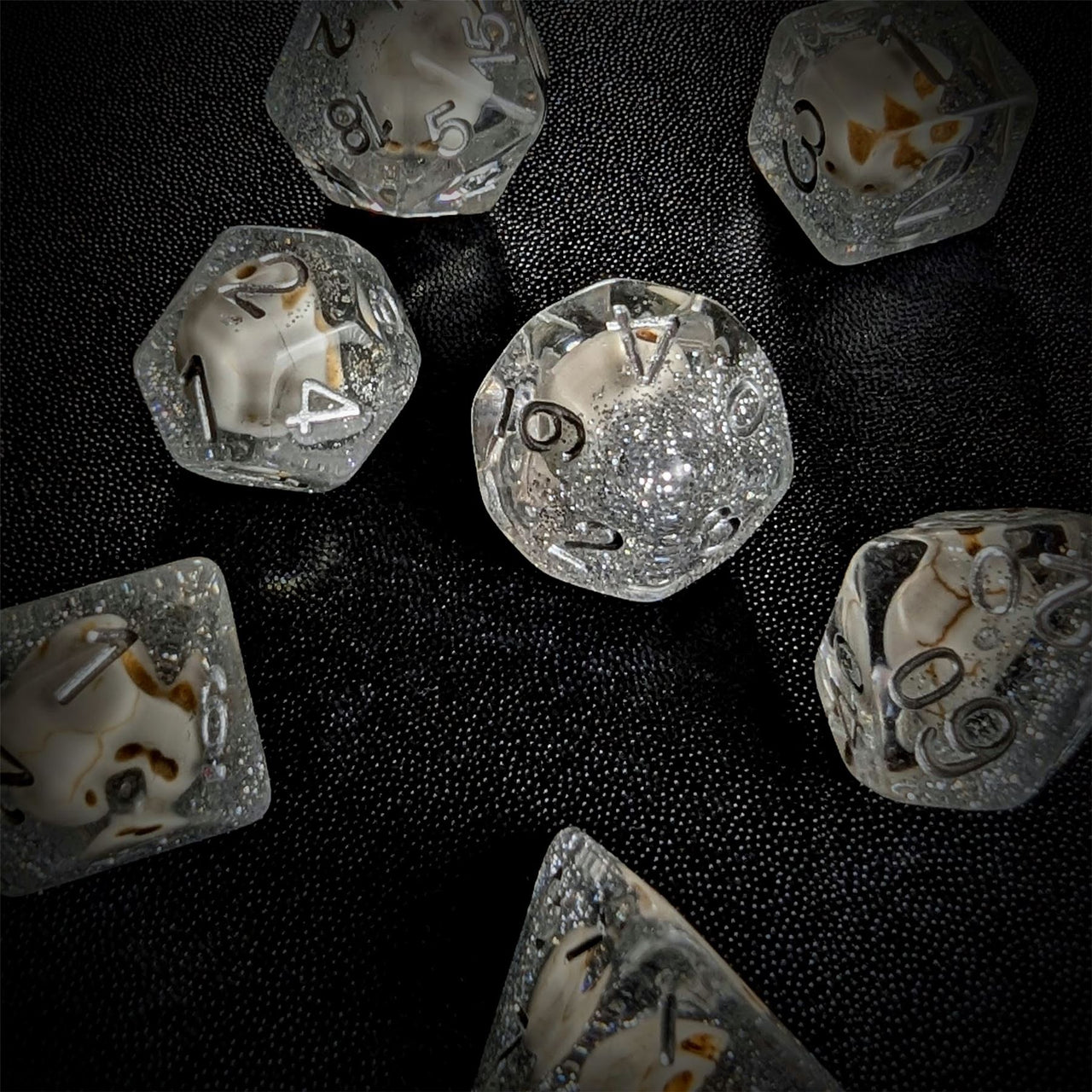 Skull & Silver Glitter in Clear Resin - 7pcs RPG Full Dice Set
