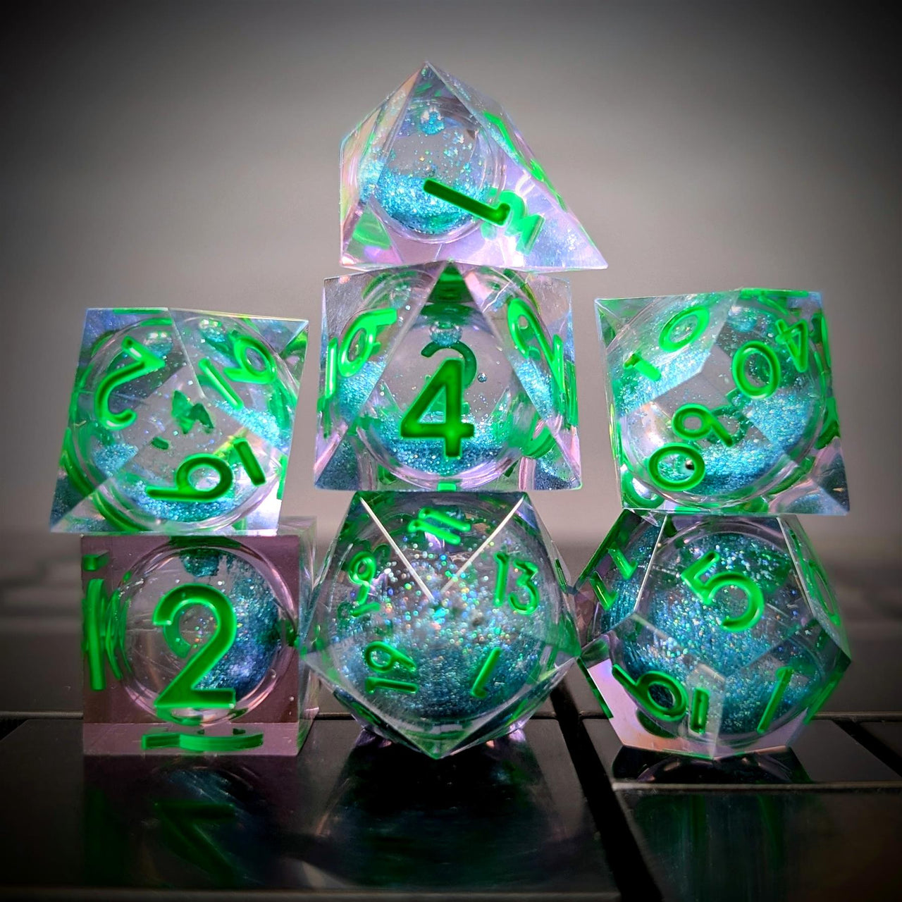 7pcs Dice Sharp Filled Liquid Green Font Blue Clear