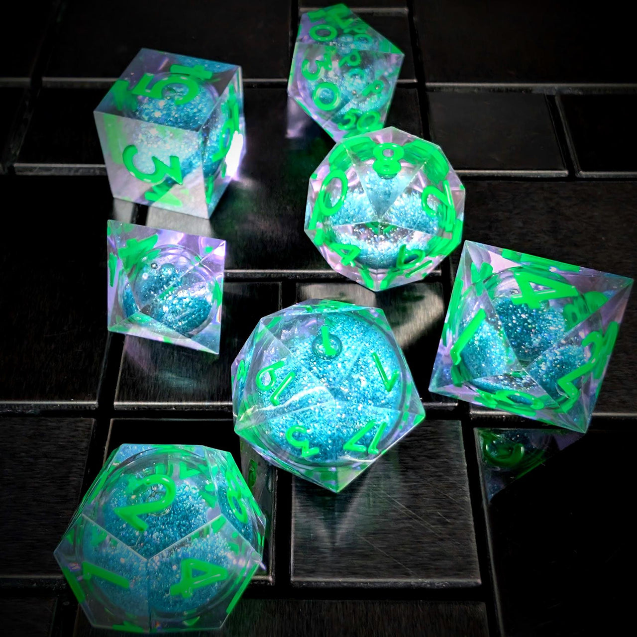 7pcs Dice Sharp Filled Liquid Green Font Blue Clear