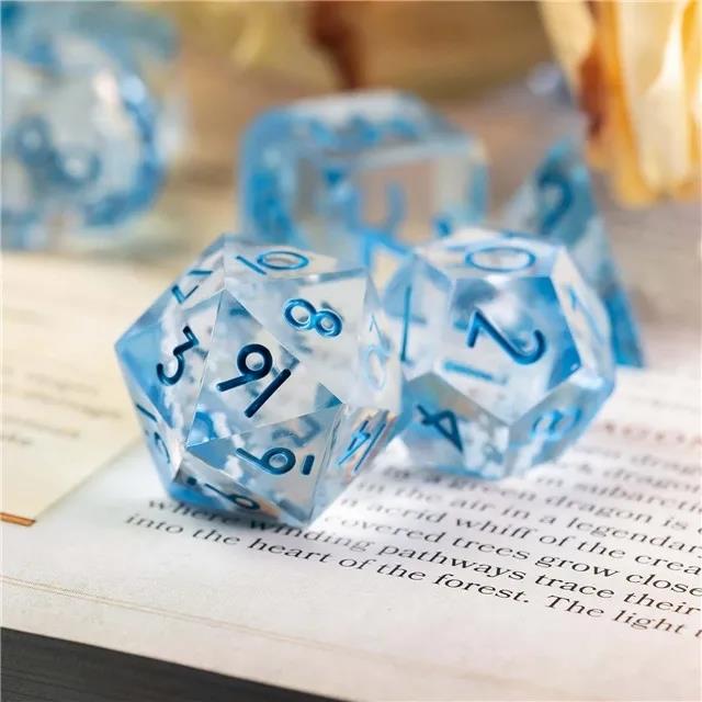 Flower in White Filled Sharp Resin - 7pcs RPG Dice Set