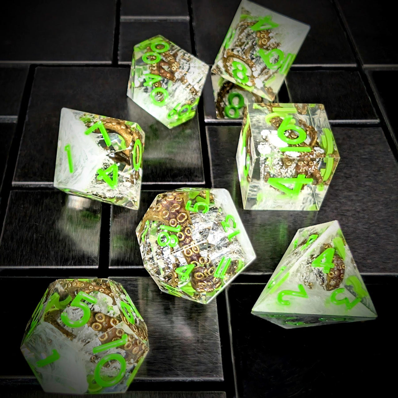 7pcs Dice Sharp Filled Tentacle Green Font Clear