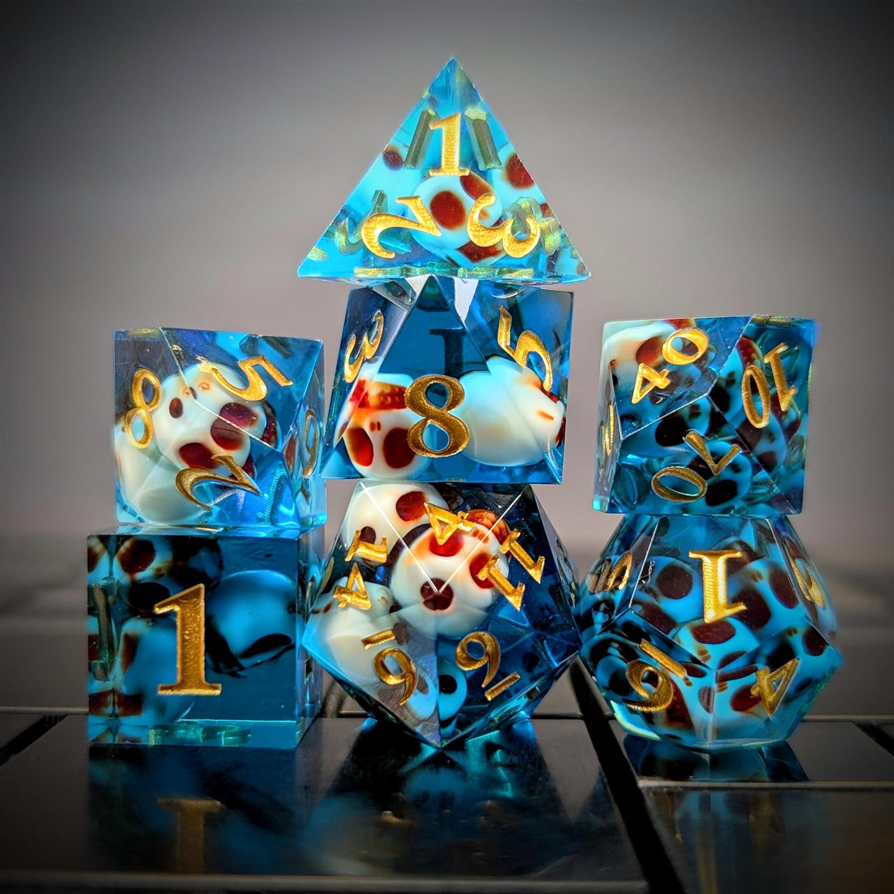 7pcs Dice Sharp Filled Skull Gold Font Blue